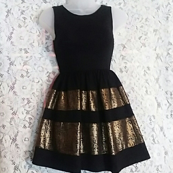 Bar III Dresses & Skirts - Perfect forming  black and gold dress. NWOT